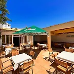 Tonino House باغ